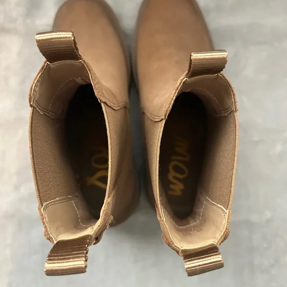 Sam Edelman's Laguna Chelsea Boot Almond Taupe - Picture 6 of 7